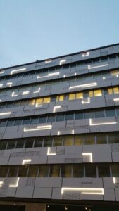 نورپردازی نمای ساختمان توسط شرکت ایران فرود